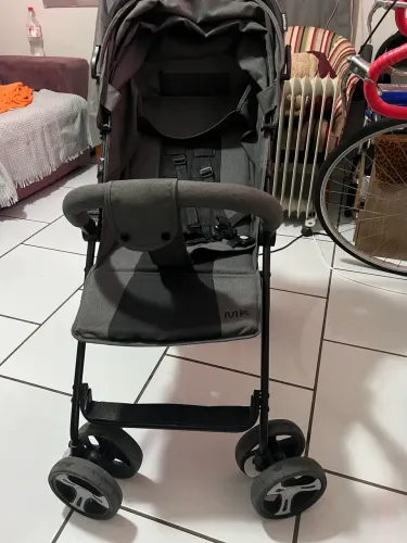 Carrinho bebê de passeio 