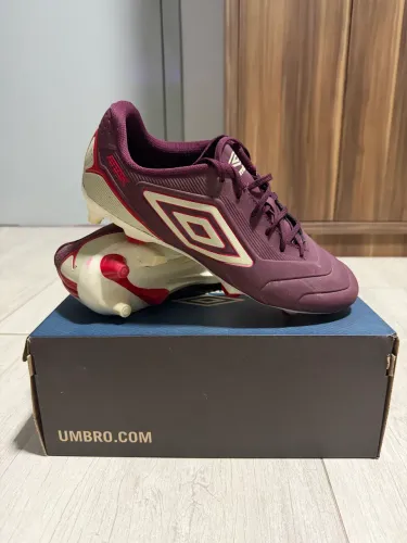 Chuteira de Campo Umbro Attack 3 (43)
