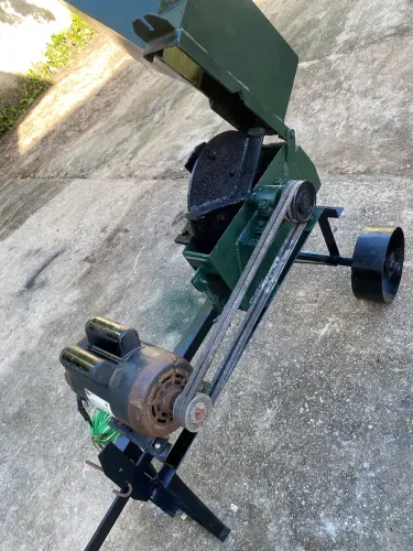Motor Weg de 3 cv mais forrageira de 3 navalhas disponível!!