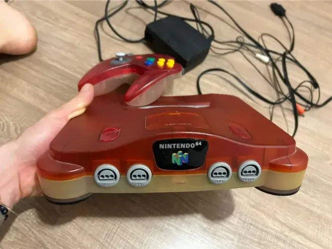Nintendo 64 branco e vermelho