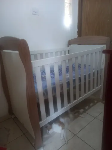Vendo berço usado com colchão, foi usado duas vezes só o colchão