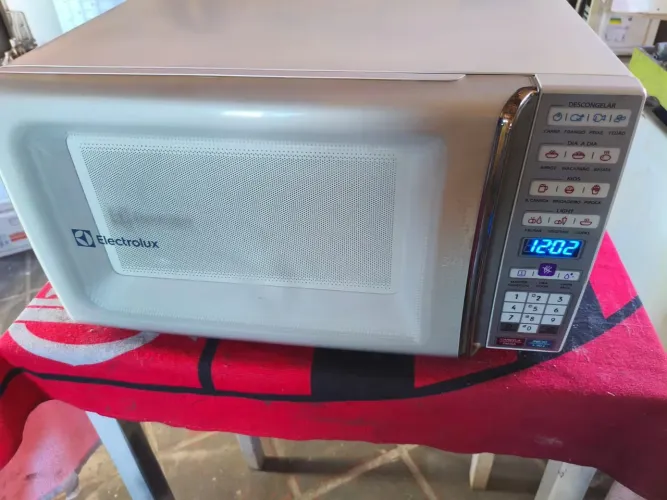 MICROONDAS MUITO NOVO DOU GARANTIA DE 3'MESES FAÇO A ENTREGA!!!