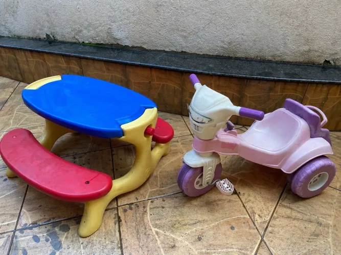 Mesa Infantil (Bandeirantes) + Triciclo Infantil