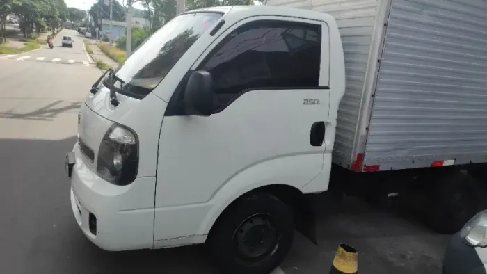Kia bongo 2013 completo