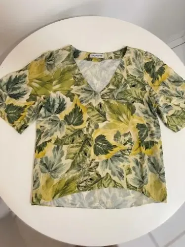 Blusa verde morena rosa