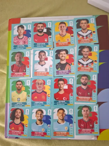Figurinha de vários craques de bola que estão na copa do mundo