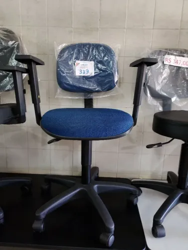 Cadeira giratória secretaria com braço nova garantia 1 ano