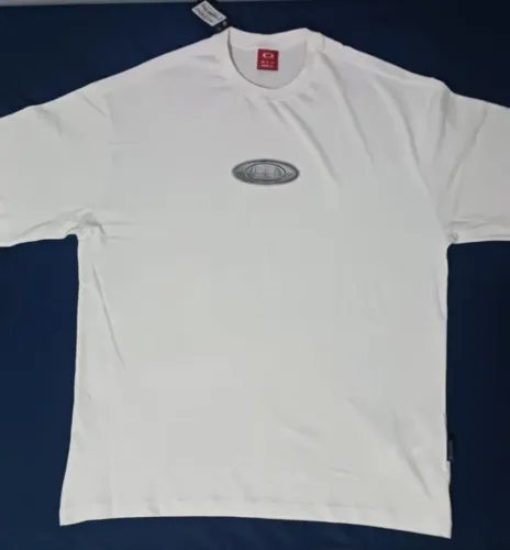 Camiseta OAKLEY "Urbanverse Planet SS Tee" SUBMUNDO X PODPAH