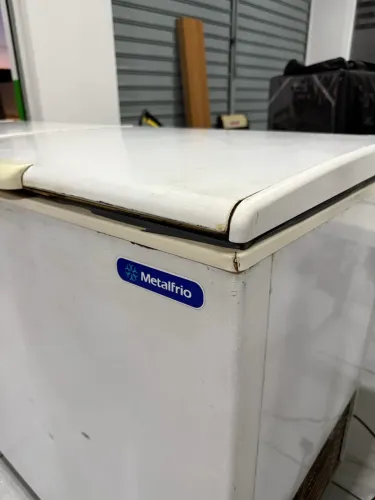 Freezer 546 litros / motor com defeito