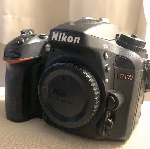 Corpo Nikon D7100 Como nova 8.400 Cliques