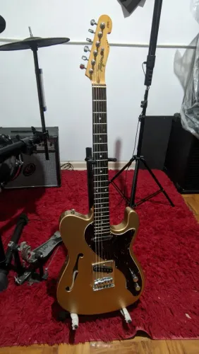 Tagima T-484 semi acústica