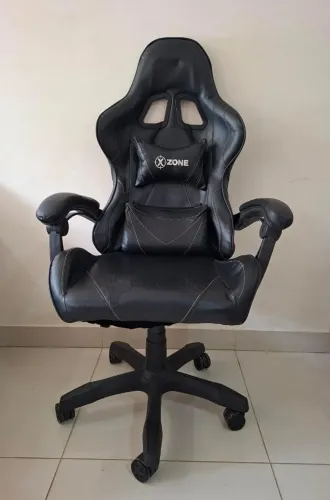 CADEIRA GAMER X-ZONE / ELA INCLINA SOBE E DESCE / PRECISA DE ALGUNS REPAROS