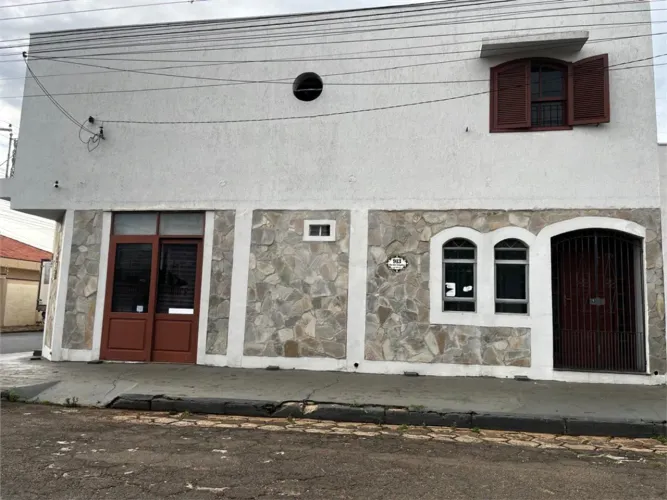Casa com 3 quartos à venda ou para locação em Centro - SP