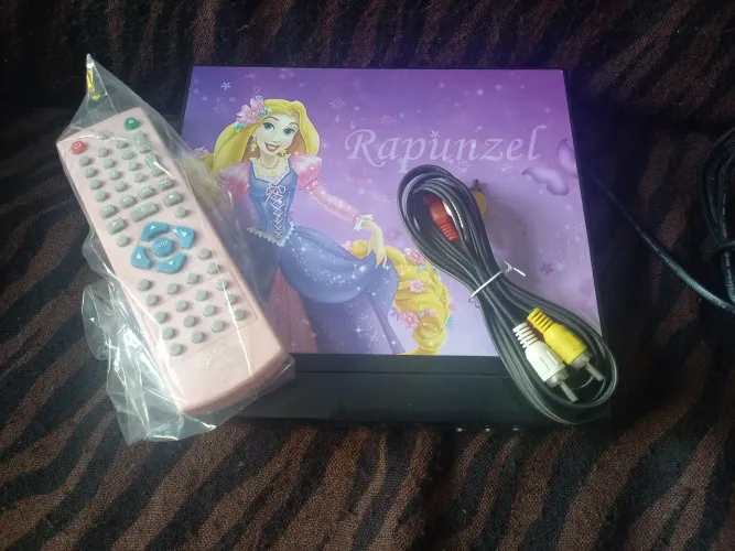 DVD TECTOY C100 COM RAPUNZEL. COMPLETO E CONSERVADO. 