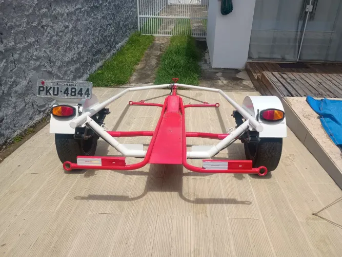 Carretinha Basculhante para transporte de moto.
