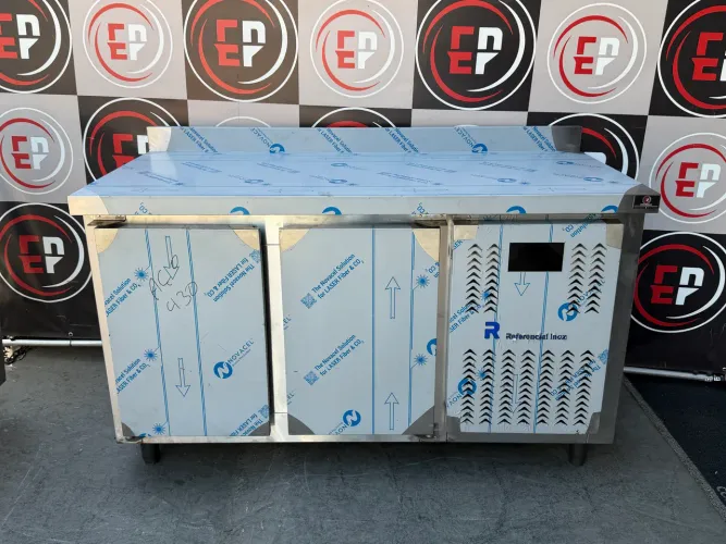 VENDO UM BALCÃO REFRIGERADO 2 PORTAS NOVO