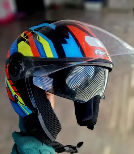 Capacete fw3 aberto com óculos