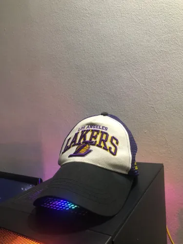 Boné Los Angeles Lakers NBA Roxo e Branco