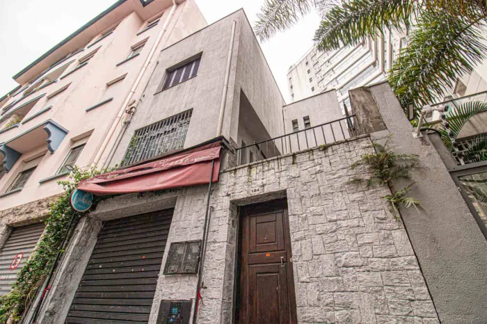 Casa comercial na Rua Fernando de Albuquerque, 184  145 m²