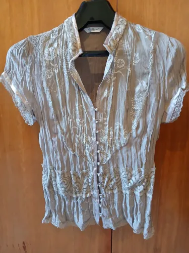 Blusa delicada com renda,tamanho M,inglesa