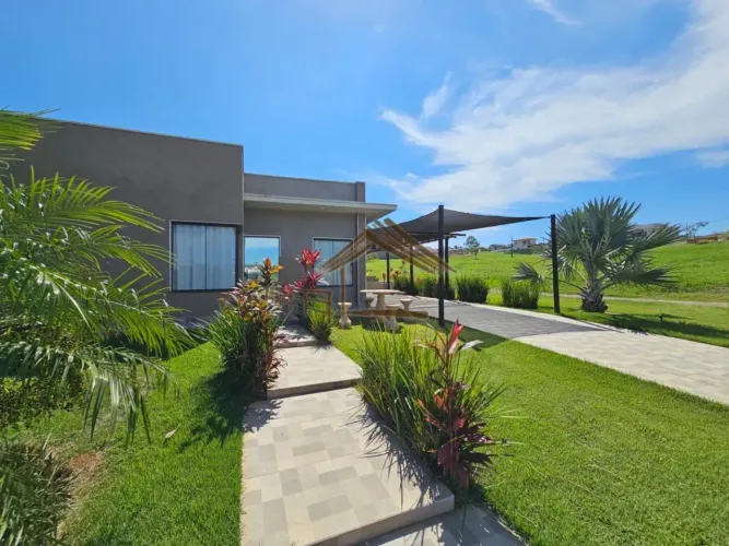 Linda casa de campo no Ninho Verde 1, 3 dormitórios, piscina aquecida, ótima para lazer