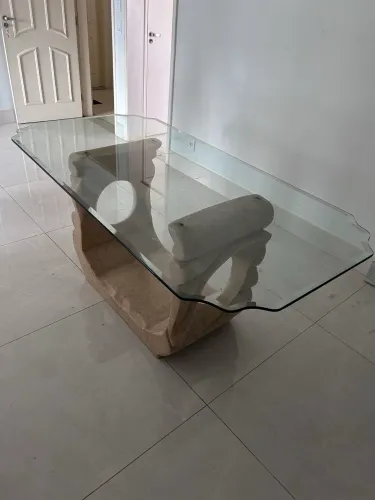 Mesa tampo de vidro base mármore