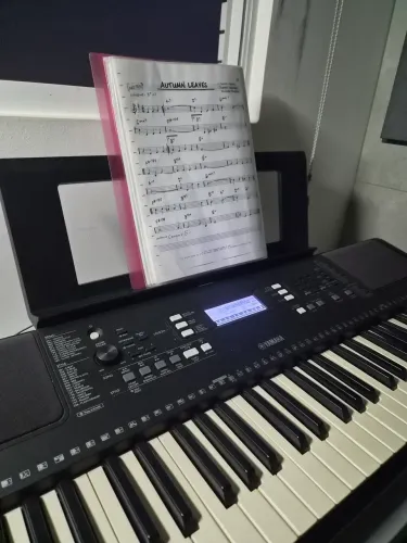 Teclado Arranjador Yamaha PSR E-373 - Perfeito Estado de Conservação