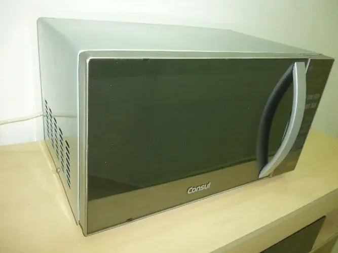 Vendo Micro-ondas Consul, liga mas não esquenta