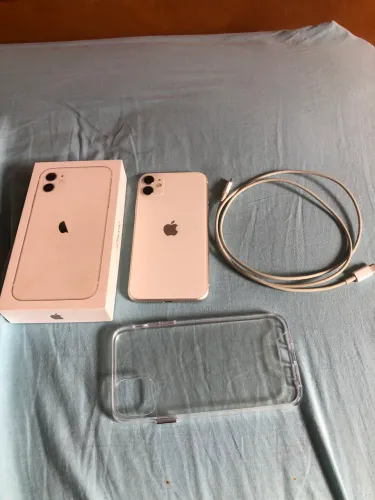 iPhone 11 com caixa e cabo original 64 gb bateria 73% todo original 