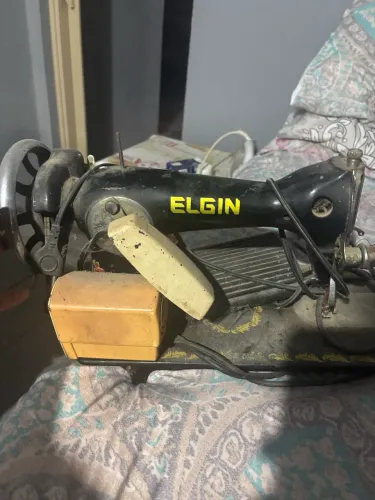 Maquina de costura elgin B3
