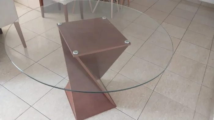 Mesa de 4 cadeiras base em MDF tampo de vidro!