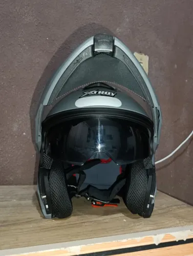 Estou vendendo um capacete Xtroy Tamanho 58