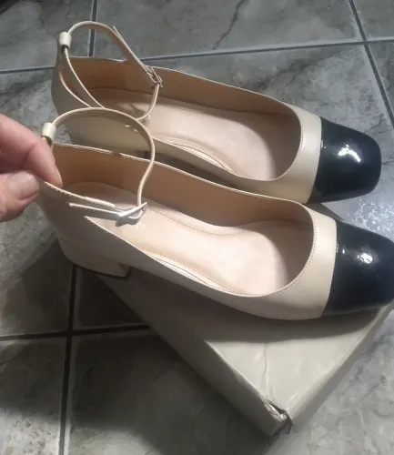 Sapato  100% couro da arezzo. 
