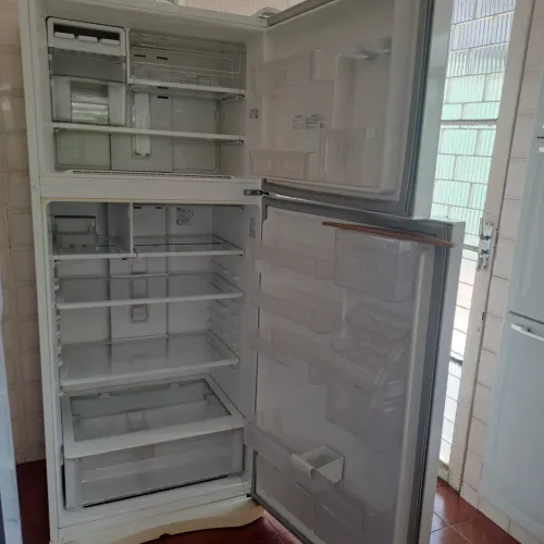 Geladeira para aproveitamento de peças.