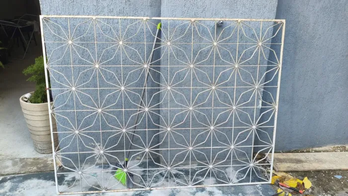 Grade de janela de ferro 1,80 x 1,40. Apenas 350.