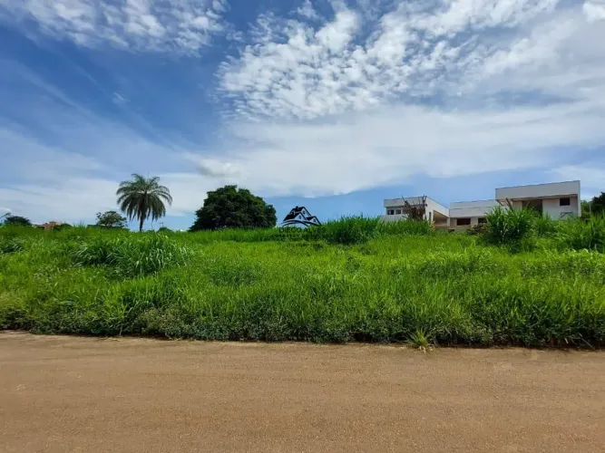 Lote Exclusivo de 1.225,15m² à Venda no Gran Royalle Igarapé