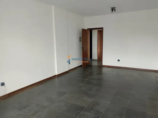 sala comercial de 42,83 m² , portaria 24 hora , fácil acesso a linha verde