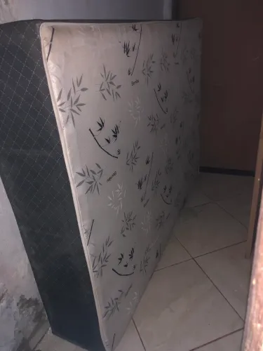 Cama de casal semi nova