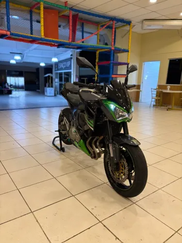 Kawasaki Z-800 + 38.000 km + PERSONALIZADA