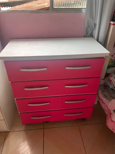 Cômoda Infantil Rosa e Branca - 4 Gavetas