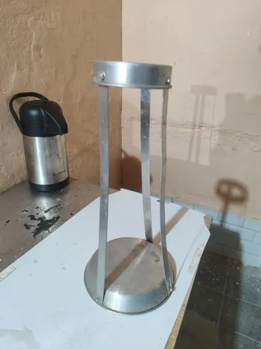 Suporte tripé alto para coador café