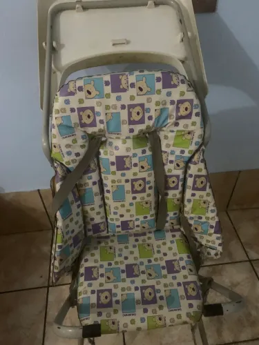 Cadeira de alimentação infantil
