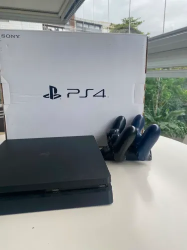 PS4 slim 1TB + 1 controle + 1 carregador + 8 jogos