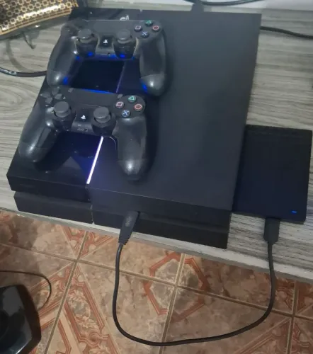 PlayStation 4 Fat + HD Externo 1TB + 2 Controles + PES 2017 (Disco)