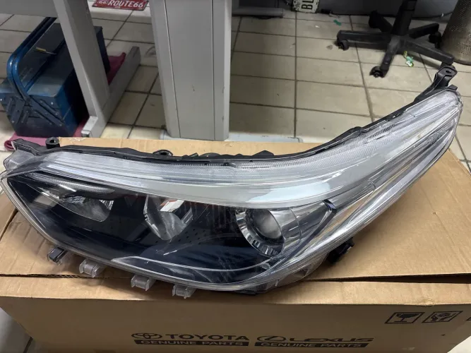 Farol Toyota Yaris Original LED ESQ - Excelente Estado