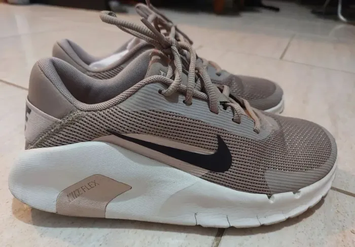 TÊNIS NIKE FEMININO