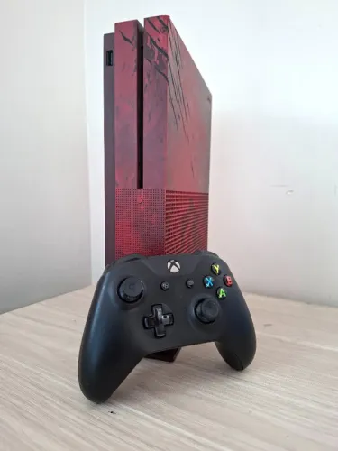 Xbox One S Edição de Colecionador Especial 2TB de Armazenamento - 29 Jogos Mídia Física