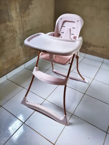 Cadeira para alimentação rosa