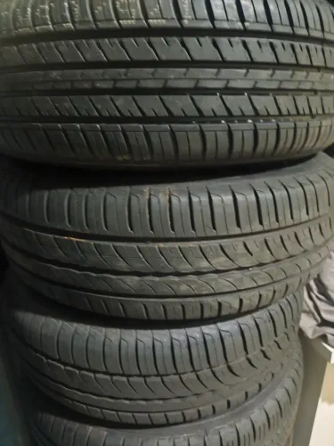 7 PNEUS NOVOS COM RODAS DE FERRO