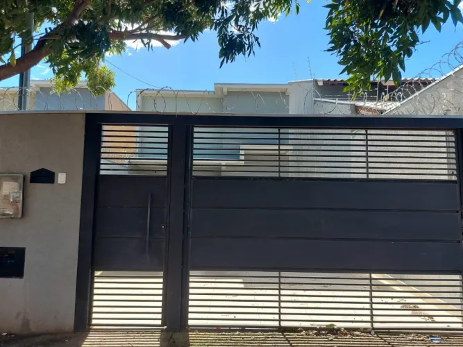 CASA NA VILA NASSER COM 3 QUARTOS 